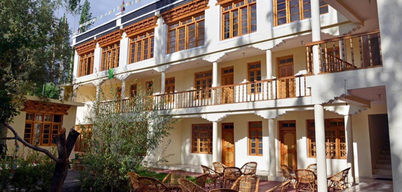 Barath Hotel & Guest House 레 외부 사진