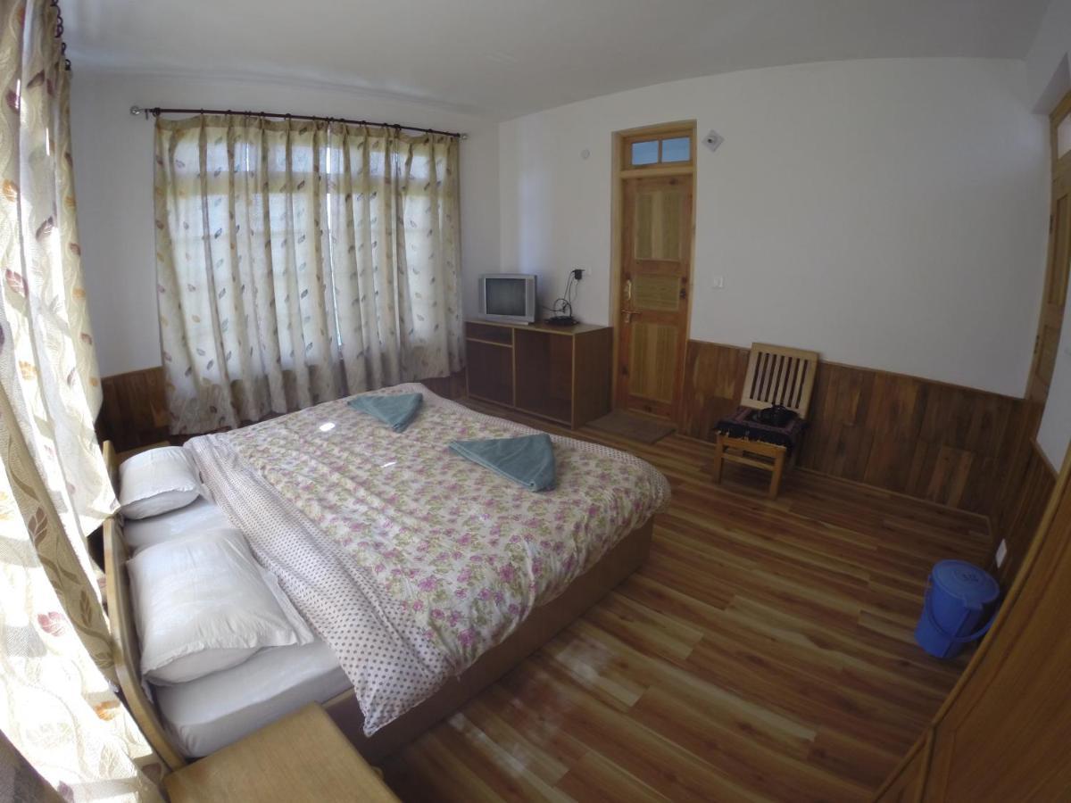 Barath Hotel & Guest House 레 외부 사진