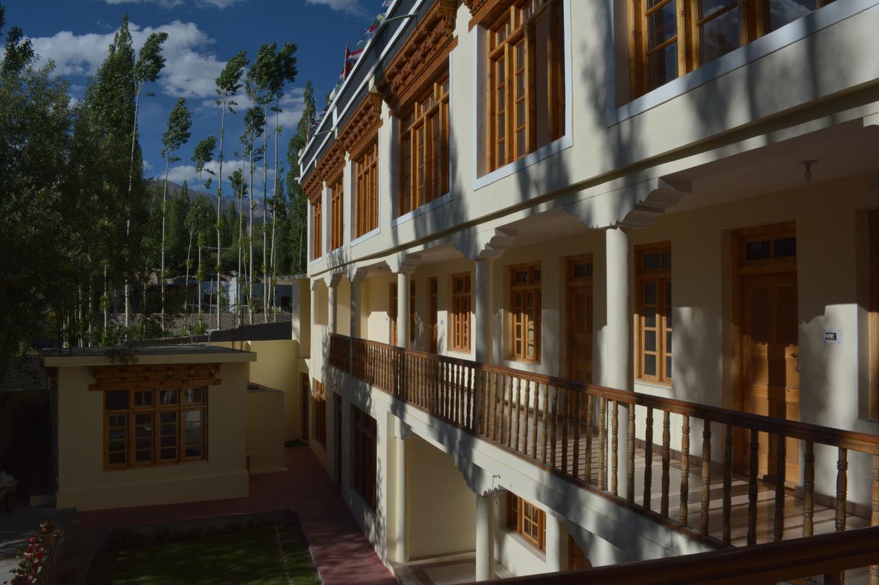 Barath Hotel & Guest House 레 외부 사진